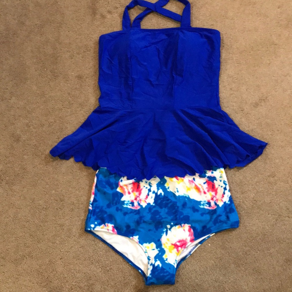 Large new Amazon 2 piece bathing suit